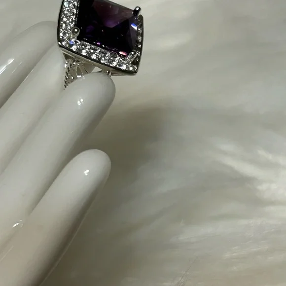 Elegant Purple and Silver Ring - Picture 2 of 10